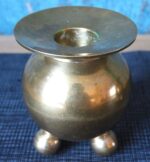 A pair of smaller round vintage copper candlesticks - Image 3