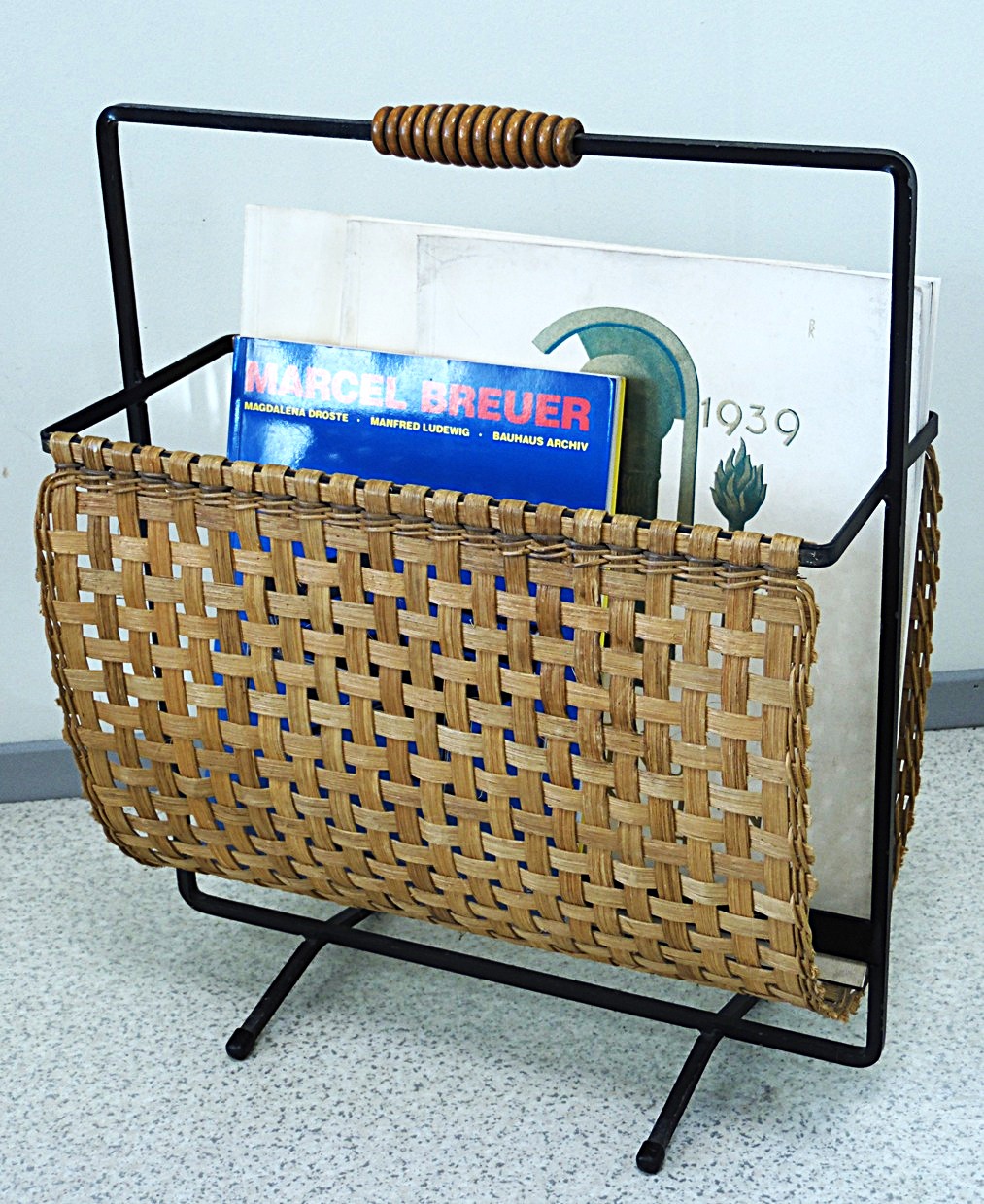 SAM_0058 Newspaper rack from the 1960’s - Image 1