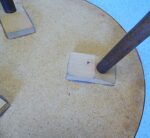 Vintage three-legged round coffee table - Image 6