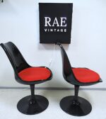 A pair of two Eero Saarinen style ''tulip'' chairs - Image 5