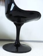 A pair of two Eero Saarinen style ''tulip'' chairs - Image 6