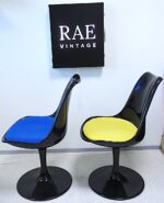 A pair of two Eero Saarinen style ''tulip'' chairs - Image 3