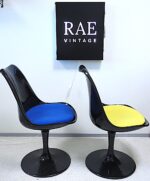 A pair of two Eero Saarinen style ''tulip'' chairs - Image 5