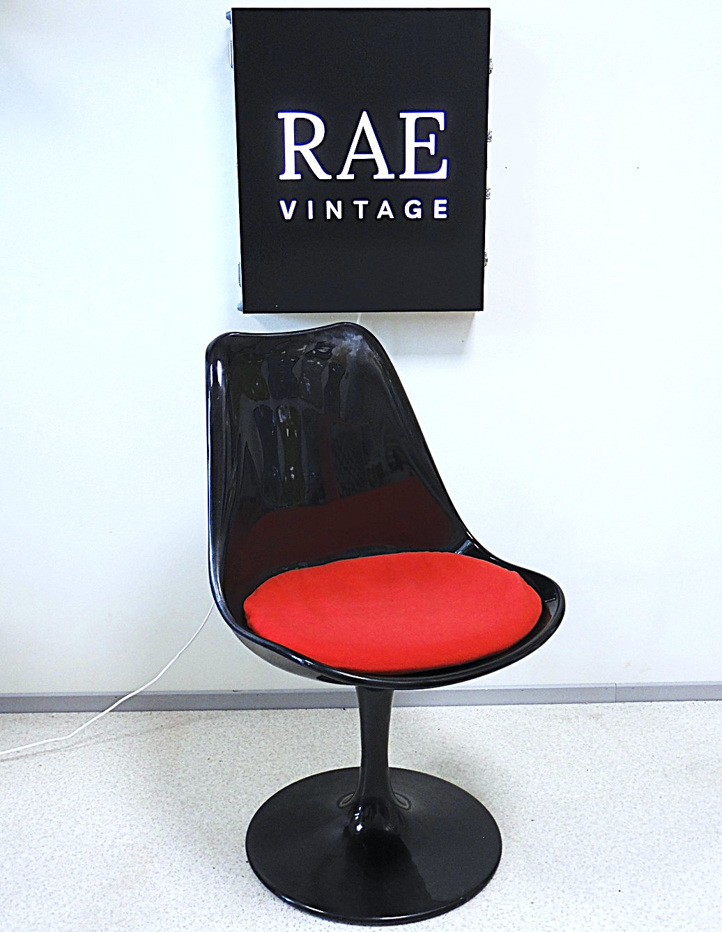 SAM_1717 Old vintage Eero Saarinen style ”tulip” chair - Image 1