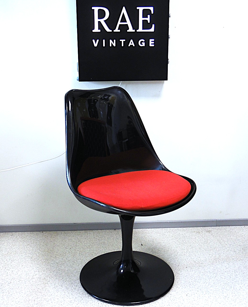 SAM_1884 Old vintage Eero Saarinen style ”tulip” chair - Image 1