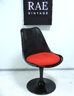 Old vintage Eero Saarinen style ”tulip” chair