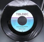 7″ single by Richard Coleman “Love is getting stronger” - Image 5